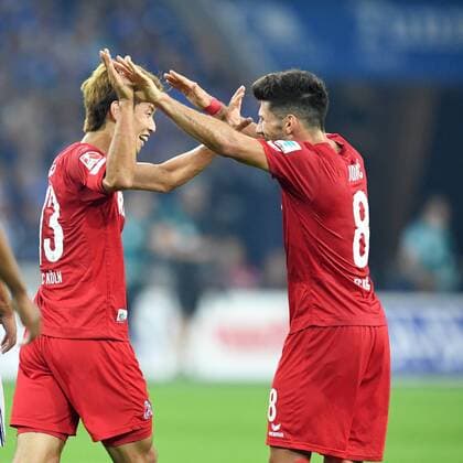 Köln, Fussball, 1.BL Saison 2016 2017, Spieltag 4, FC Schalke 04 - 1.FC Köln, 21.09.2016, Veltinsarena Gelsenkirchen, Yuya Osako, nilos jojic, beide FC Köln, torjubel