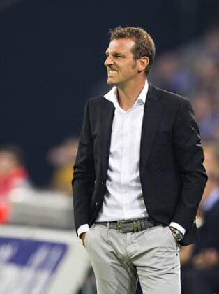 Gelsenkirchen, 21.09.2016, Veltins Arena, Fußball Trainer Markus Weinzierl (S04) Gestik FC Schalke 04 - 1. FC Köln