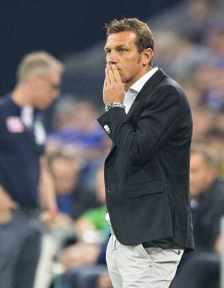 Gelsenkirchen, 21.09.2016, Veltins Arena, Fußball Trainer Markus Weinzierl (S04) Gestik FC Schalke 04 - 1. FC Köln