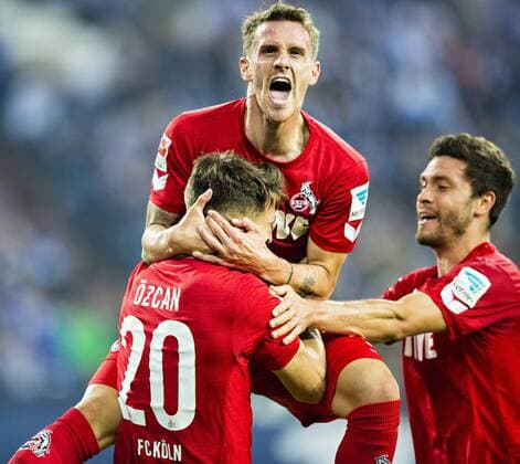 Gelsenkirchen, 21.09.2016, Veltins Arena, Fußball Torjubel: Simon Zoller (Koeln), Sali Özcan (Koeln), Jonas Hector (Koeln) FC Schalke 04 - 1. FC Köln