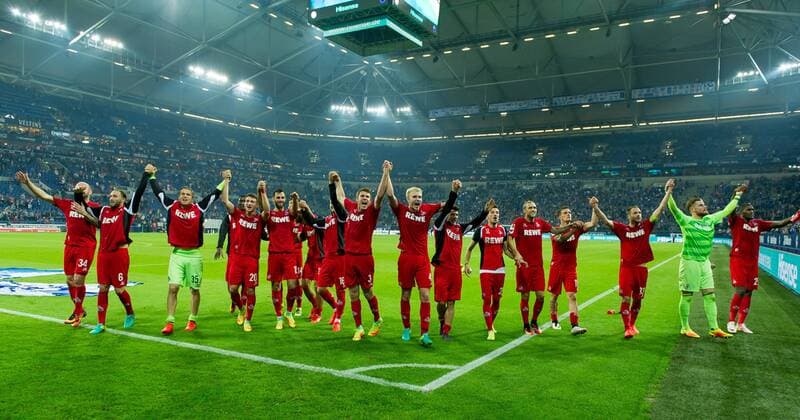 Gelsenkirchen, Germany 09.09.2016, 1.Bundesliga 4. Spieltag, FC Schalke 04 - 1.FC Koeln, die Mannschaft von Koeln jubelt nach dem 1:3 sieg ( DeFodi001