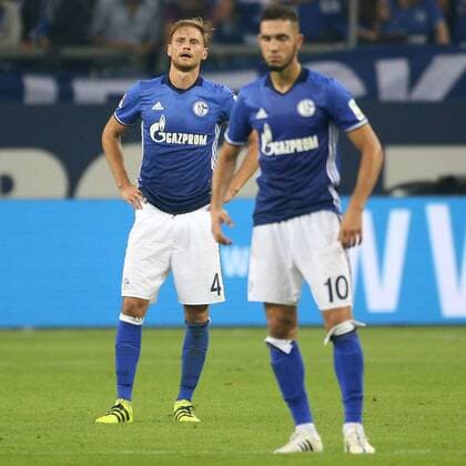 21.09.2016, Fussball GER, 1. Bundesliga Saison 2016 2017, 4. Spieltag, FC Schalke 04 - 1. FC Koeln, v. l. Benedikt HOEWEDES (FC Schalke 04) und Nabil BENTALEB (FC Schalke 04) sind enttäuscht