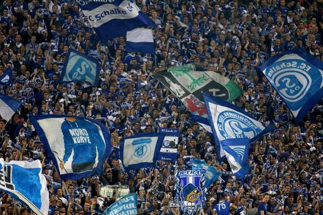 21.09.2016 - Fans vom FC Schalke 04 in der Nordkurve beim BL-Spiel (Saison 2016 17) FC Schalke 04 - 1. FC Köln. Â