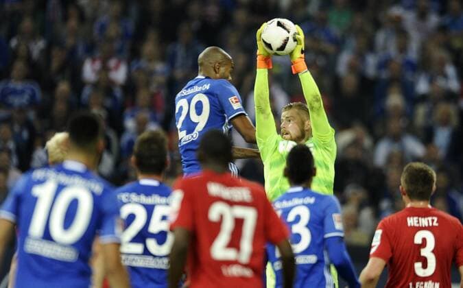 Veltins Arena Gelsenkirchen 21.9.2016, 1. Fussball Bundesliga Saison 2016 17, 4.Spieltag, Schalke 04 (S04) vs. 1.FC Köln (Koeln,Cologne)----- sicherer Rückhalt: Torwart Timo Horn (Koeln), hier gegen Naldo