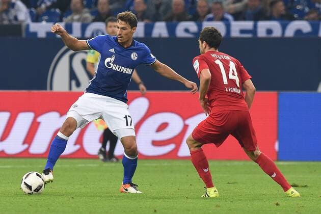 Fußball 1. Bundesliga 4. Spieltag Schalke 04 - 1. FC Köln am 21.09.2016 in der Veltins Arena in Gelsenkirchen Benjamin Stambouli ( Schalke ), links - Jonas Hector ( Köln ), rechts xRx