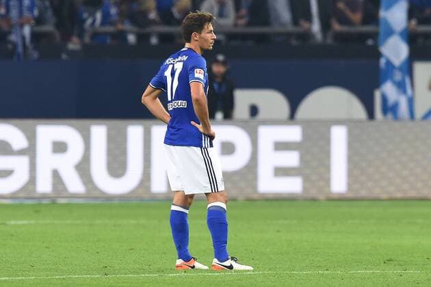 Fußball 1. Bundesliga 4. Spieltag Schalke 04 - 1. FC Köln am 21.09.2016 in der Veltins Arena in Gelsenkirchen Benjamin Stambouli ( Schalke ) enttäuscht nach dem Spielende xRx