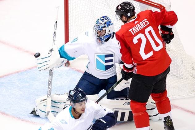 Eishockey, World Cup of Hockey, Kanada - Team Europa Ice hockey Eishockey - World Cup of Hockey 2016 TORONTO,CANADA,21.SEP.16 - ICE HOCKEY - NHL Eishockey Herren USA National Hockey League, World Cup of Hockey 2016, Canada vs Team Europe. Image shows Jaroslav Halak (SVK) and John Tavares (CAN). GEPAxpictures xMaticxKlansek