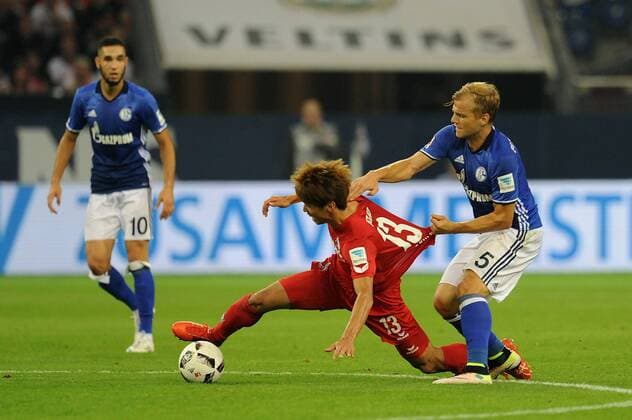 Johannes Geis ( rechts Schalke 04 ) stoppt Yuya Osako ( links 1 FC Koeln ) 21.09.2016 --- Fussball --- 1. Bundesliga --- Schalke 04 vs 1 FC Koeln Gelsenkirchen Copyright: xThienelx Eibner-Pressefotox EP_ttl