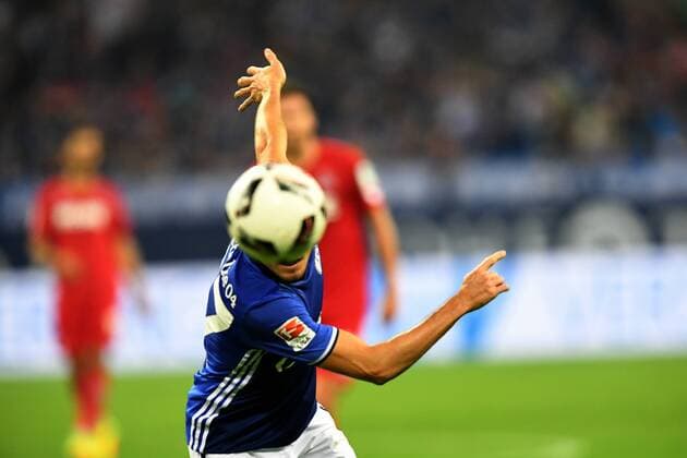 Fussball, 1.BL Saison 2016 2017, Spieltag 4, FC Schalke 04 - 1.FC Köln, 21.09.2016, Veltinsarena Gelsenkirchen, Sascha Riether S04 , Aktion, Einzelbild