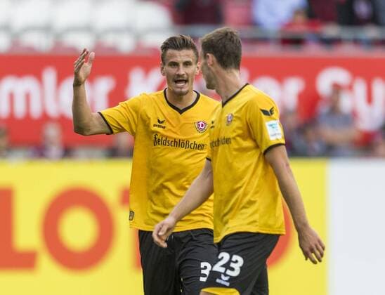 Fußball, 2. Liga, Saison 2016 2017, SG Dynamo Dresden. 6. Spieltag,1. FC Kaiserslautern - SG Dynamo Dresden, Mittwoch (21.09.2016), Fritz-Walter-Stadion, Kaiserslautern. Dresdens Stefan Kutschke (li.) und Florian Ballas. RM001