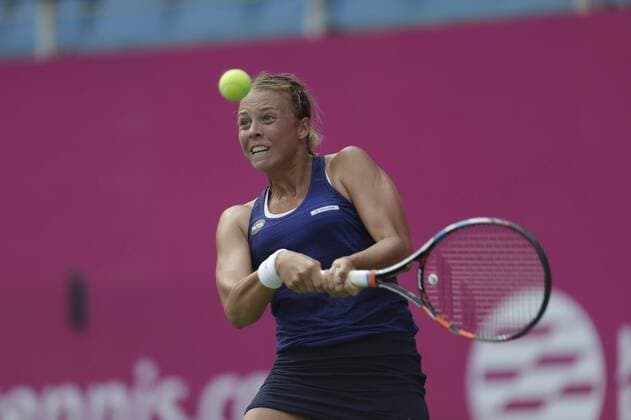 Anett Kontaveit of Estonia returns a shot to Viktorija Golubic of Switzerland during their women s singles quarter-final match of the WTA Tennis Damen Guangzhou Open 2016 in Guangzhou city, south China s Guangdong province, 22 September 2016. Anett Kontaveit defeated Viktorija Golubic 2-1. Anett Kontaveit eliminates Viktorija Golubici to advance to semi-final at WTA Guangzhou Open  pbu507770_09