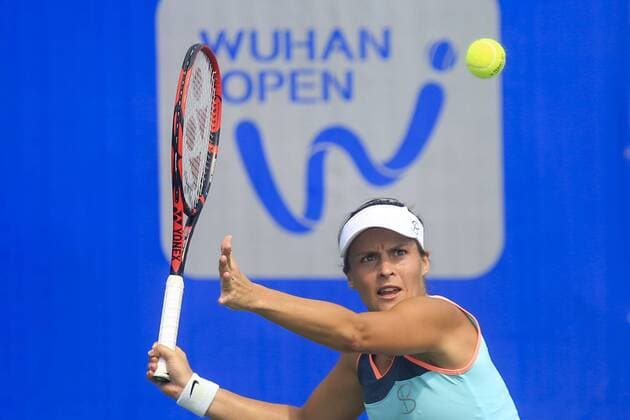 WUHAN, CHINA - SEPTEMBER 23: Tatjana Maria of Germany returns a shot against Kateryna Bondarenko of the Ukraine during the qualifying match of 2016 WTA Tennis Damen Dongfeng Motor Wuhan Open at Optics Valley International Tennis Center on September 23, 2016 in Wuhan, China.  CFP492556016 