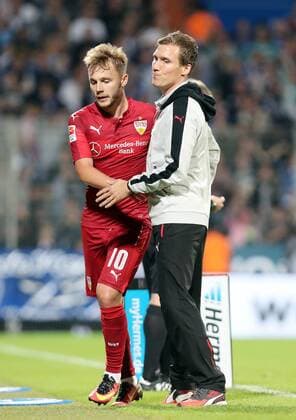 VfL Bochum -VfB Stuttgart Deutschland, Bochum, 23.09.2016, Fussball, 2. Bundesliga, Saison 2016 2017, 7. Spieltag, VfL Bochum - VfB Stuttgart: v.l. Alexandru Maxim (VfB Stuttgart), Hannes Wolf (Trainer VfB Stuttgart).