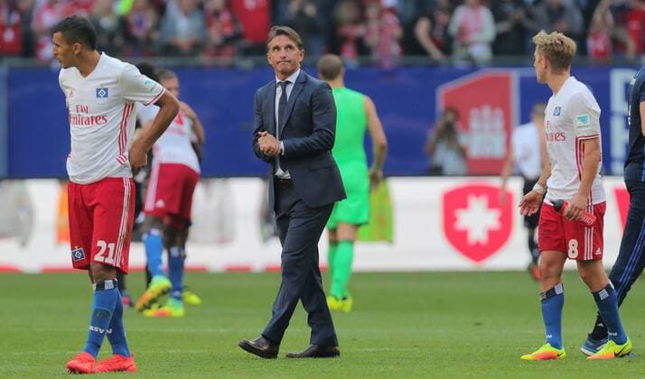 1. Fussball Bundesliga 5. Spieltag Saison 2016-2017 1. Fussball Bundesliga 5. Spieltag Saison 2016-2017 Hamburger SV - FC Bayern Muenchen im Volksparkstadion v.l.. Nabil Bahoui (Hamburger SV), Trainer Bruno Labbadia (Hamburger SV), Lewis Holtby (Hamburger SV)