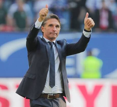1. Fussball Bundesliga 5. Spieltag Saison 2016-2017 1. Fussball Bundesliga 5. Spieltag Saison 2016-2017 Hamburger SV - FC Bayern Muenchen im Volksparkstadion Trainer Bruno Labbadia (Hamburger SV)