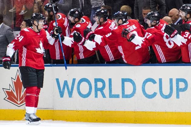 World Cup of Hockey, Kanada - Russland Kanadas Corey Perry jublar med bänken efter han gjort 2-4 Kanada - Russland Länderspiel World Cup of Hockey Toronto.  Copyright: LUDVIGxTHUNMAN BB160924LT099