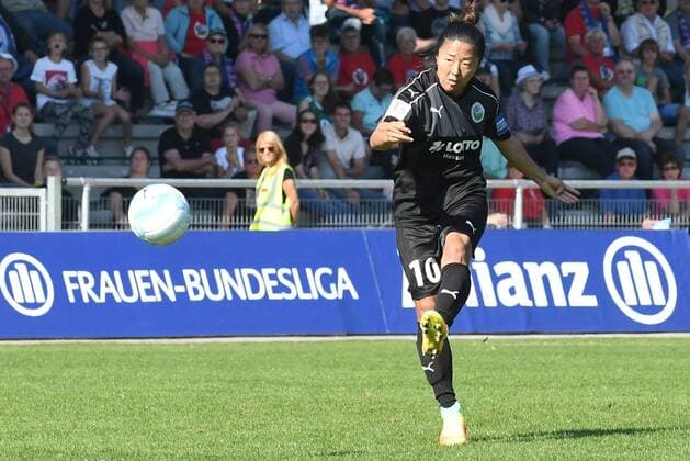 25.09.2016, xblx, Fussball 1.Bundesliga Damen, 1.FFC Frankfurt - SGS Essen, emspor v.l. Yuki Nagasato (1.FFC Frankfurt), Goal scored, Tor zum 2:2 Frankfurt am Main