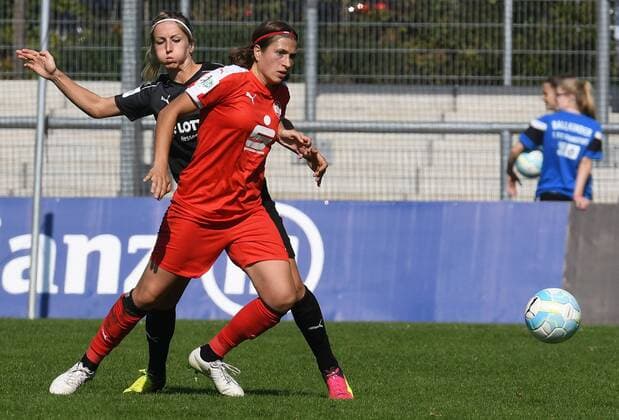 25.09.2016, xblx, Fussball 1.Bundesliga Damen, 1.FFC Frankfurt - SGS Essen, emspor v.l. Kathrin Hendrich (1.FFC Frankfurt), Charline Hartmann (SGS Essen) Frankfurt am Main