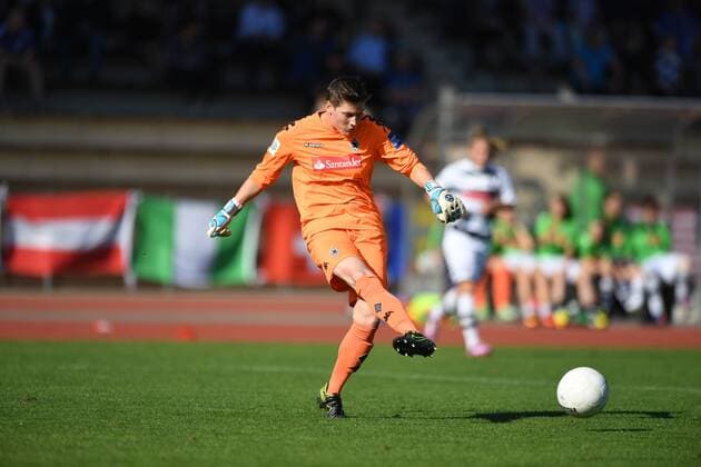 Jasmin Hamann (Borussia Mönchengladbach) (1) Pass, Fussball, Allianz Frauen-Bundesliga, Borussia Mönchengladbach - 1.FFC Turbine Potsdam, xmkx