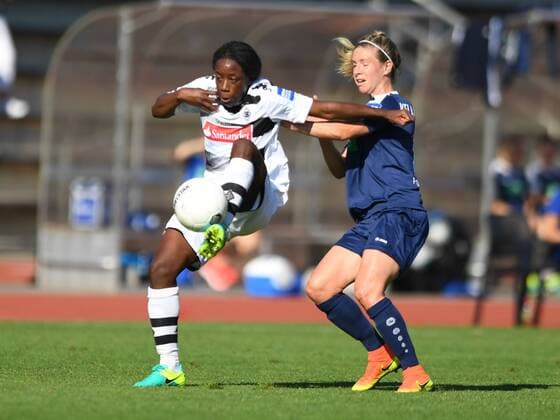 Bild v.L. Tiffany Cameron (Borussia Mönchengladbach) (19) stopp Ball in Luft vor Elise Kellond-Knight (Turbine Potsdam) (6), Fussball, Allianz Frauen-Bundesliga, Borussia Mönchengladbach - 1.FFC Turbine Potsdam, xmkx