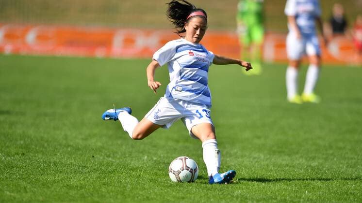 Danica Wu (MSV Duisburg) (13) flankt, Fussball, Allianz Frauen-Bundesliga, MSV DUISBURG - FF USV JENA, xmkx