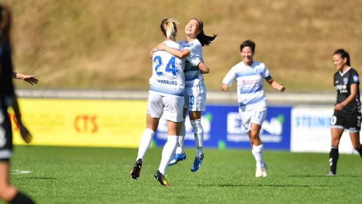 Jubel, Freuen, celebrate, happy, cheer , Goal Celebration 2:0 MSV Duisburg Virginia Kirchberger (MSV Duisburg) (24) und Danica Wu (MSV Duisburg) (13) Linda Bresonik (MSV Duisburg) (11), Fussball, Allianz Frauen-Bundesliga, MSV DUISBURG - FF USV JENA, xmkx