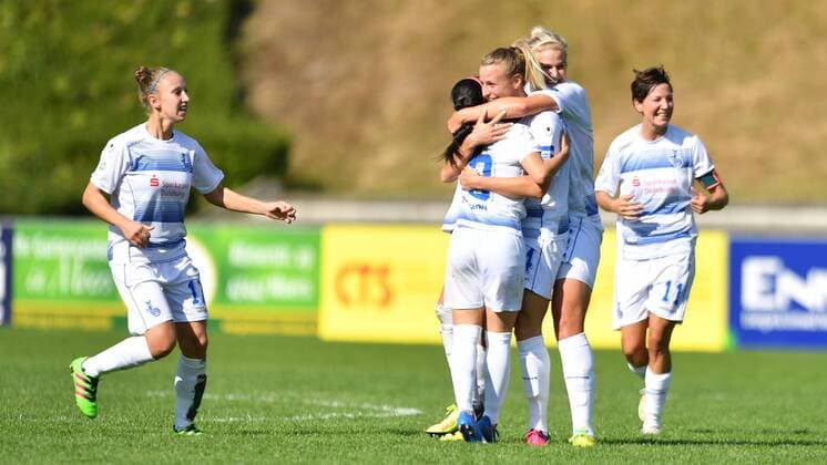 Jubel, Freuen, celebrate, happy, cheer , Goal Celebration MSV Duisburg 2:0, Fussball, Allianz Frauen-Bundesliga, MSV DUISBURG - FF USV JENA, xmkx