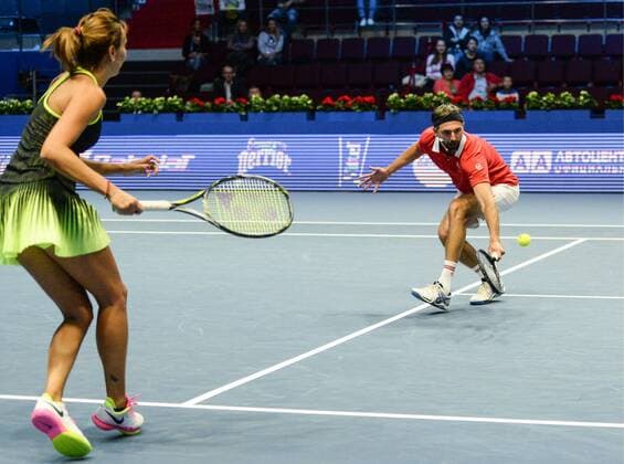 ST PETERSBURG, RUSSIA â€“ SEPTEMBER 25, 2016: Iva Majoli (L) and Goran Ivanisevic of Croatia in action in a mixed doubles match against Anastasia Myskina and Yevgeny Kafelnikov of Russia as part of the world tennis legends show at the 2016 St. Petersburg Open. Andrei Ivanov TASS  TS032589