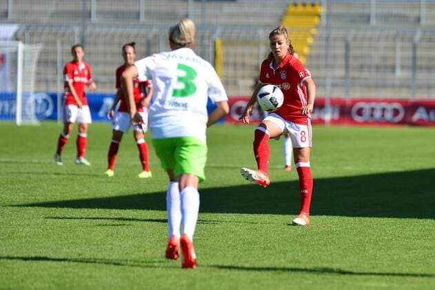 Melanie Leupolz (FC Bayern Muenchen, Melli Leupolz) München, Deutschland, 25.09.2016 - Frauenfussball, Allianz Frauen Bundesliga, FC Bayern München - VfL Wolfsburg, Frauenfussball, Allianz Frauen Bundesliga, FC Bayern München - VfL Wolfsburg, xklx