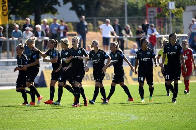 25.09.2016 Frankfurt am Main, Allianz Frauen-Bundesliga Saison 2016 2017 FFC Frankfurt - SGS Essen Schlussjubel l beim FFC Frankfurt mit den Torschützinnen Yuki Nagasato und Ana-Maria Crnogorcevic (FFC Frankfurt)