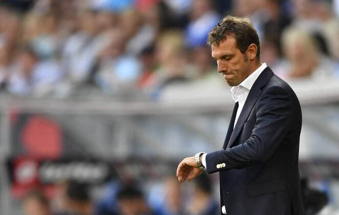 Trainer Coach Markus Weinzierl FC Schalke 04 sieht auf die Uhr Gestik, Geste TSG 1899 Hoffenheim vs FC Schalke 04 S04 25.09.2016