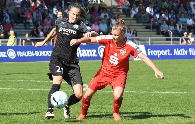 25.09.2016, xblx, Fussball 1.Bundesliga Damen, 1.FFC Frankfurt - SGS Essen, emspor v.l. Ana-Maria Crnogorcevic (1.FFC Frankfurt), Linda Dallmann (SGS Essen) Frankfurt am Main