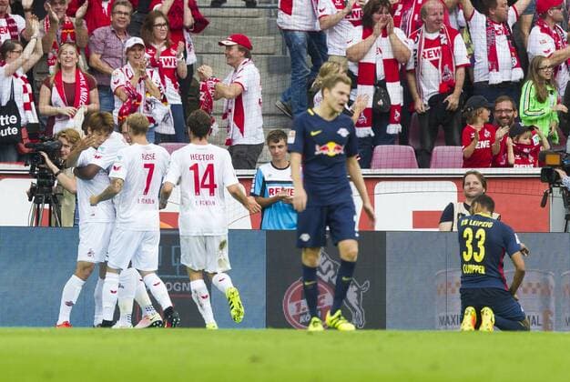 18.10.2015, Köln, Deutschland, 1.Fussball Bundesliga - Saison 2015 2016, 1.FC Köln - RB Leipzig, Kölns Torschütze Yuya Osako jubelt mit Anthony Modeste, Marcel Risse und Jonas Hector zum 1:1