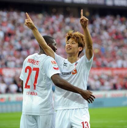 1. FC Köln - RasenBallsport Leipzig 25.09.2016. Der Torschütze Yuya Osako (Koeln) jubelt nach dem 1:1 Ausgleich. Links: Modeste. HM