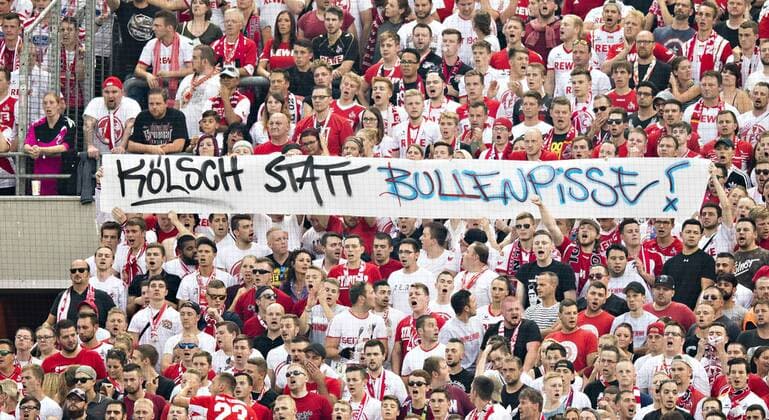 Köln, 25.09.2016, Rhein-Energie-Stadion FC Fans trinken lieber Kölsch als Red Bull 1. FC Köln - RB Leipzig mm