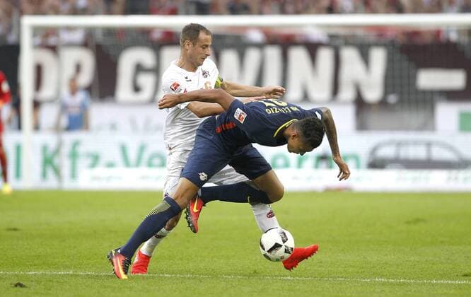 Köln, RheinEnergieStadion, 25.09.16: Matthias Lehmann (1.FC Köln) (L) gegen Davie Selke (RB Leipzig) im Spiel der 1. Bundesliga zwischen 1.FC Köln vs. RB Leipzig in der Saison 2016 2017.