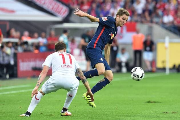 Fußball 1. Bundesliga 5. Spieltag 1. FC Köln - RB Leipzig am 25.09.2016 im RheinEnergieStadion in Köln Simon Zoller ( Köln ), links - Benno Schmitz ( Leipzig ), rechts xRx