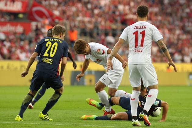 25.09.2016, xkvx, Fussball 1.Bundesliga, 1. FC Koeln - RB Leipzig, emspor, v.l. Benno Schmitz (RB Leipzig), Yuya Osako (1. FC Koeln), Simon Zoller (1. FC Koeln), Willi Orban (RB Leipzig) Koeln