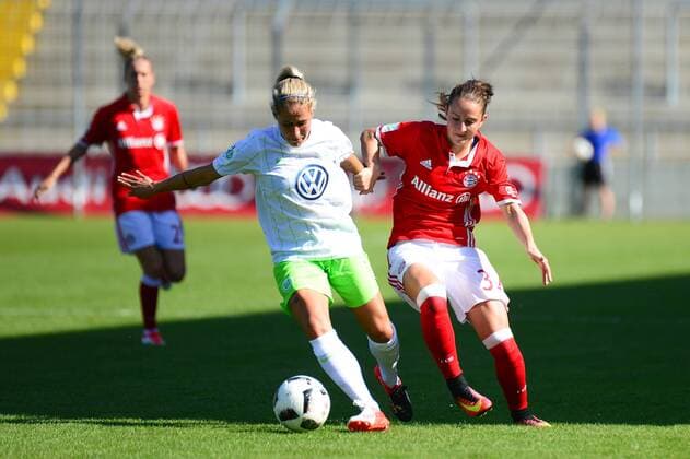 Anna Blässe (Anna Blaesse, Wolfsburg, 9) gegen Sara Daebritz (FC Bayern Muenchen) München, Deutschland, 25.09.2016 - Fussball, Allianz Frauen Bundesliga, FC Bayern München - VfL Wolfsburg, , xKLx