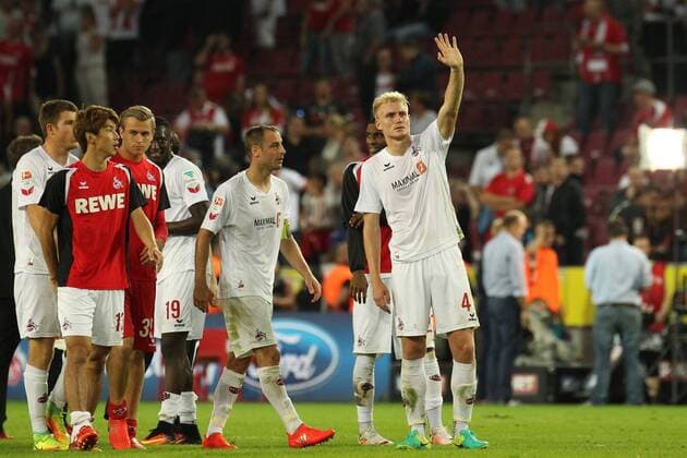 25.09.2016, xkvx, Fussball 1.Bundesliga, 1. FC Koeln - RB Leipzig, emspor, v.l. Frederik Soerensen (1. FC Koeln) winkt den Zuschauern nach dem Unentschieden Koeln