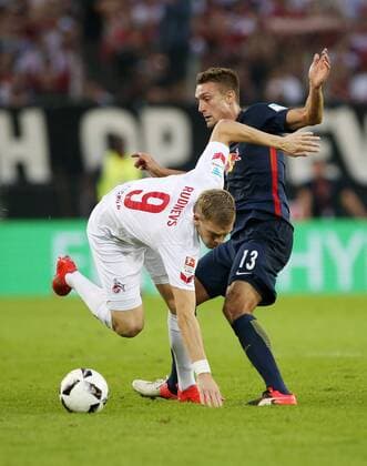 1.FC Koeln - RB Leipzig Fußball Bundesliga Köln, 25.09.2016, Rheinenergiestadion, Fußball, 1.BL, GER, 5.Spieltag , 1. FC Köln vs. RB Leipzig 1:1 (1:1) , Im Bild, v.l.: Artjoms Rudnevs (Koeln) und Stefan Ilsanker (RB Leipzig) ,
