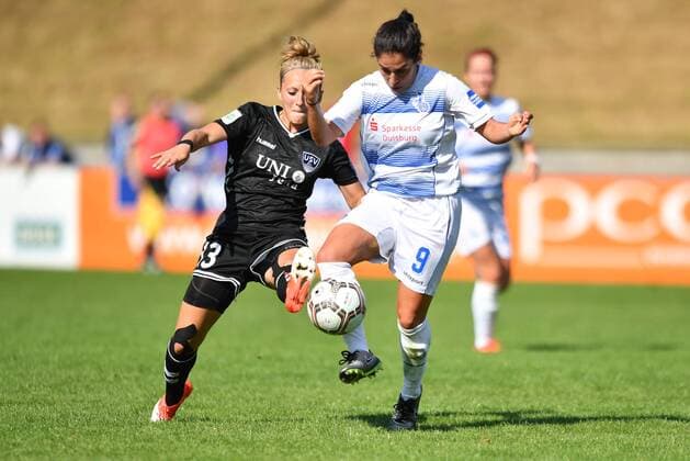 Zweikampf Karoline Heinze (FF USV Jena) (13) Lee Falcon (MSV Duisburg) (9), Fussball, Allianz Frauen-Bundesliga, MSV DUISBURG - FF USV JENA, xmkx