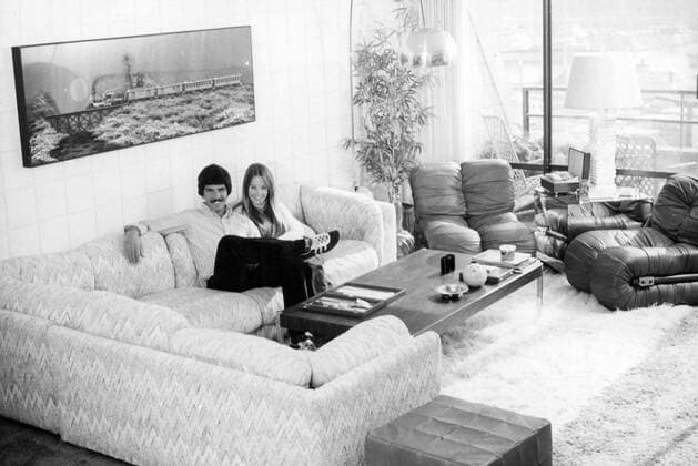 MARK SPITZ AT HOME WITH WIFE SUSAN.IN CALIFORNIA. PETER DOUGLAS COPYRIGHT 1974 MARK SPITZ - ZUMAg49_
