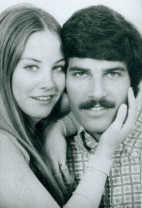 MARK SPITZ AT HOME WITH WIFE SUSAN.IN CALIFORNIA. PETER DOUGLAS COPYRIGHT 1974 MARK SPITZ - ZUMAg49_