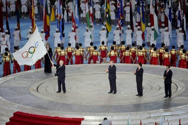 Aug. 25, 2008 - Beijing, China - BEIJING, AUGUST 24:.Boris Johnson Mayor of London waves the Olympic flag during the Olympic flag handover ceremony Closing ceremony on Sunday 24, 2008, in the Games of the XXIX Olympiad in Beijing, China..( . Sacramento Bee MCT).pkitagaki@sacbee.com Sacramento California News - Aug. 25, 2008 - ZUMAs76_