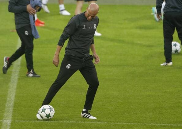 Zidane. Real Madrid training session before Champions League match against Borussia Dortmund. In this picture, Zidane. xFOTOxCHEMAxREYx 