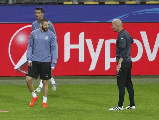 Cristiano Ronaldo, Benzema y Zidane. Real Madrid training session before Champions League match against Borussia Dortmund. In this picture, Cristiano Ronaldo, Benzema and Zidane. xFOTOxCHEMAxREYx 