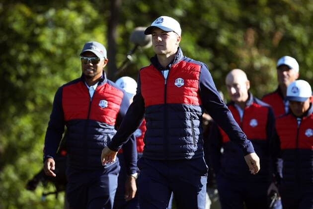 GOLF - Ryder Cup 2016 CHASKA,MINNESOTA,USA,27.SEP.16 - GOLF - Ryder Cup, Hazeltine National Golf Club. Image shows vice-captain Tiger Woods and Jordan Spieth (USA). GEPAxpictures xDanielxGoetzhaber