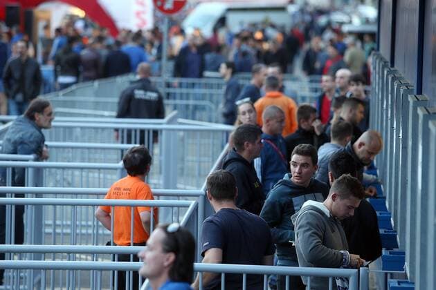 Fußball, CL, Dinamo Zagreb - Juventus Turin, Vor dem Spiel Juventus vs Dinamo security - Zagreb, Croatia 27.09.2016., Zagreb, Croatia - Dinamo and Juventus fans under the watchful eye of the police and security services are slowly arriving at the stadium in Maksimir that tonight should be filled to capacity for the Champions League match.  GoranxStanzl PIXSELL