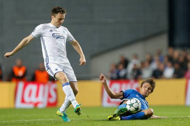 Fußball, CL, FC Kopenhagen - FC Brügge Kobenhavn s William Kvist and Club s Jelle Vossen fight for the ball during a soccer game between Danish club F.C. Kobenhavn and Belgian team Club Brugge KV in Copenhagen, Denmark, Tuesday 27 September 2016, the second game in the group stage of the UEFA Champions League competition, in group G. BRUNOxFAHY  x04941929x